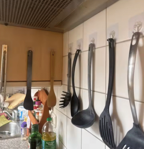 Heavy Duty Waterproof Plastic Wall Hooks for Tiles and Glass - 25 Pcs photo review